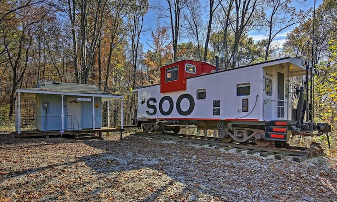Hobbieville Cabin | Unique Springville Railroad Caboose Cabin!