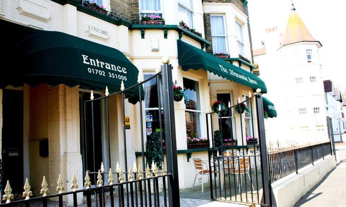 Southend-on-Sea Apartment | Ilfracombe Hotel Apartments - near Cliffs Pavilion