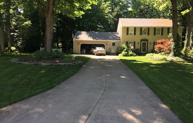Akron House | Creekside Tranquility
