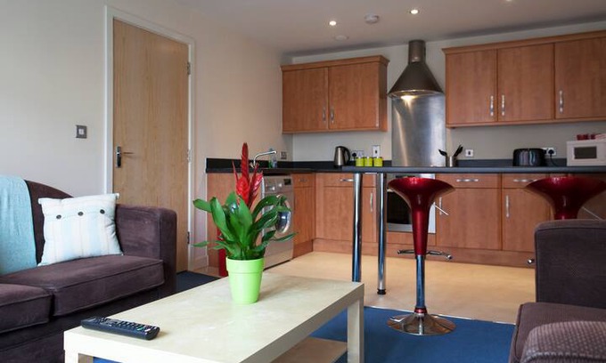 Butetown Apartment | Cosy Flat Walk to Cardiff Centre