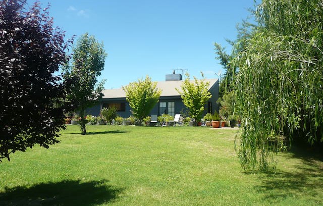 Berridale Bed & Breakfast | Country View Haven B&B - HOT BREAKFAST included!