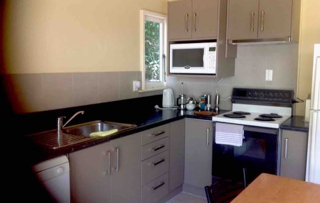 Whangarei House | ARALUEN GARDENS private and cosy studio