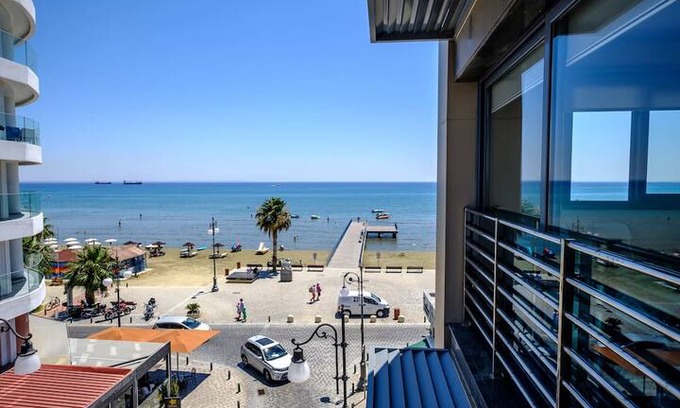 Larnaca Apartment | 2b Castle Seaview apt. - Finikoudes Beach