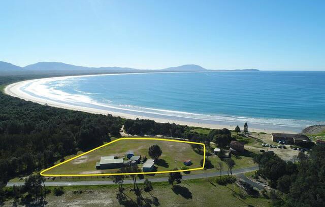 Crowdy Head House | A Wave From It All