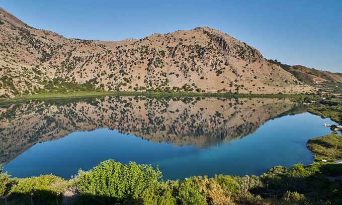 Kavallos Villa | Spacious Getaway by Lake Kournas