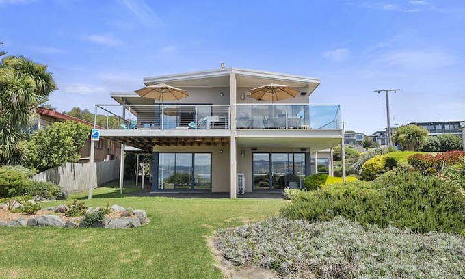 Marengo Villa | BAYVIEW VILLA - WI-FI, BEACH & OCEAN VIEWS