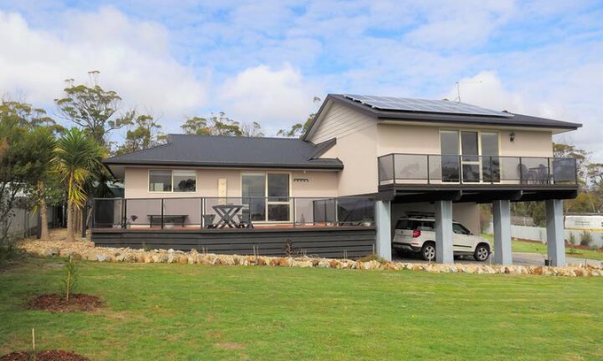 Binalong Bay House | BIRDSONG @ Binalong Bay. Tranquility at the Bay