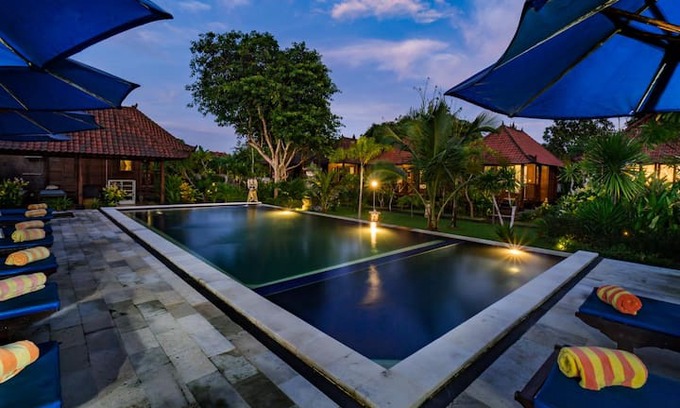 Mushroom Bay Villa | Near The Beach and Super Cozy