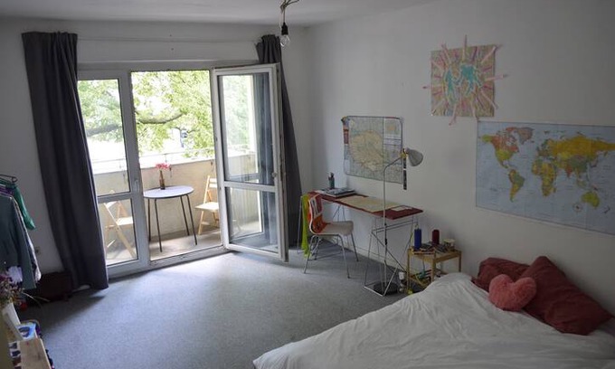 Friedrichshain-Kreuzberg Apartment | Bright Parkside Kreuzberg Hub