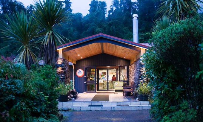 Franz Josef Glacier Hostel | Single Room (Shared Bathroom) - YHA Franz Josef