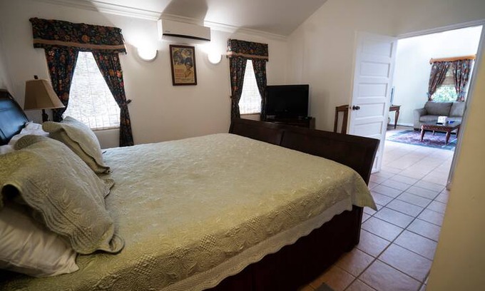 Fort George Cabin | Large PoolView Apartment @ Harbour View Apartments
