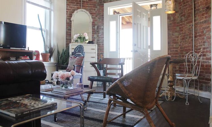 Columbia Heights Apartment | Sunny in Columbia Heights