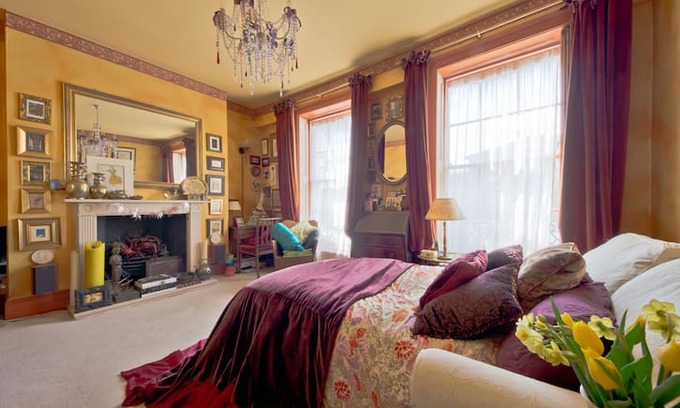 Camden Town Apartment | **CENTRAL** Comfy Artist's Home in Camden.