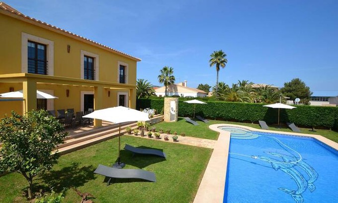 Sa Coma Villa | Luxurious Villa with Jacuzzi in Sa Coma Majorca