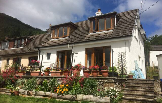 Aberfeldy Cabin | 4 Appin Cottages, Dull by Aberfeldy