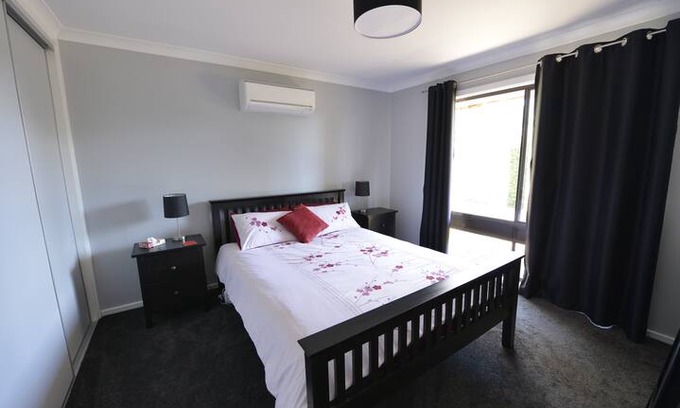 Mansfield House | Self Contained Studio with country views