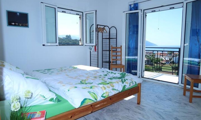 Foinikounta Apartment | Großzügige Ferienwohnung in Finikounda mit bezauberndem Ausblick auf das Meer