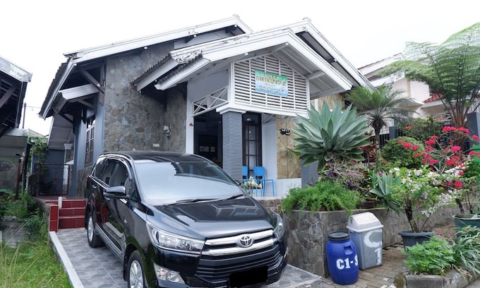 Megamendung Villa | Villa Green Hill Resort, Ciherang, Puncak