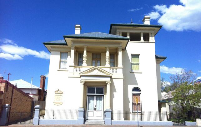 Tenterfield Other | "The Belvedere" - silver service b'fast included