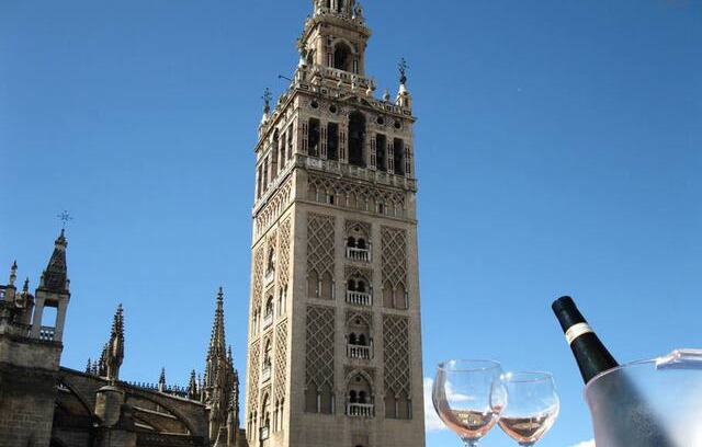 Santa Cruz Apartment | Super Central, Next to la Giralda, Shared Terrace with Stunning Views