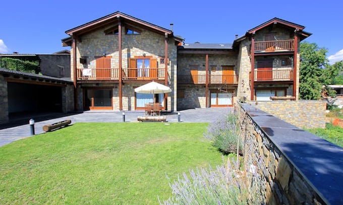 Bellver de Cerdanya House | Cerdanya- House whith stone and wood