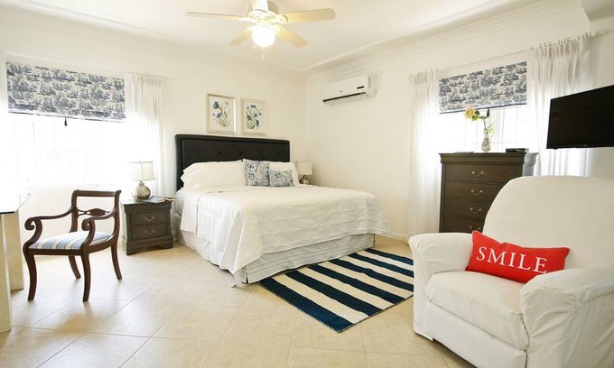 Jack's Hill Apartment | New luxury 1 br Studio apt Jacks Hill