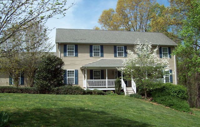 Batesville House | Castle on the Court-Spacious convenient 5BR 4.5 BA