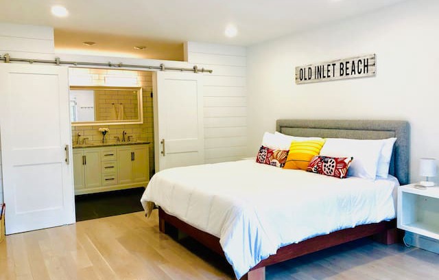 Bellport Hotel | Bellport Village Temperance Hall: Old Inlet Suite
