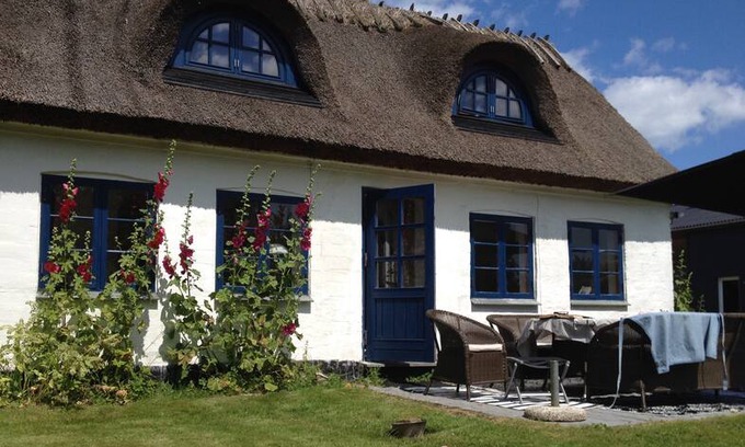 Rodvig Stevns House | "Kridtly" charmerende bondehus ved Stevns Klint