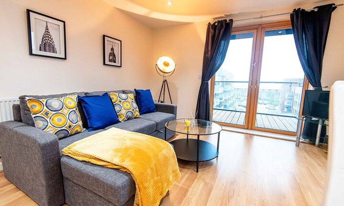 Milton Keynes Apartment | No.1 MOST STUNNING MK Centre Apt. Free Parking