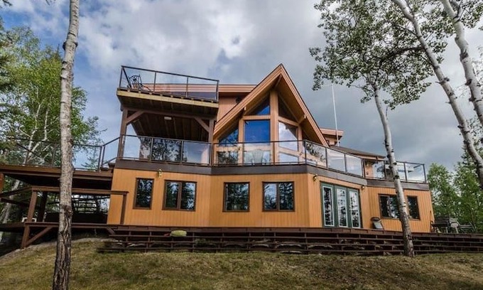 Northwest Territories Villa | Château Madeline, Ingraham Trail