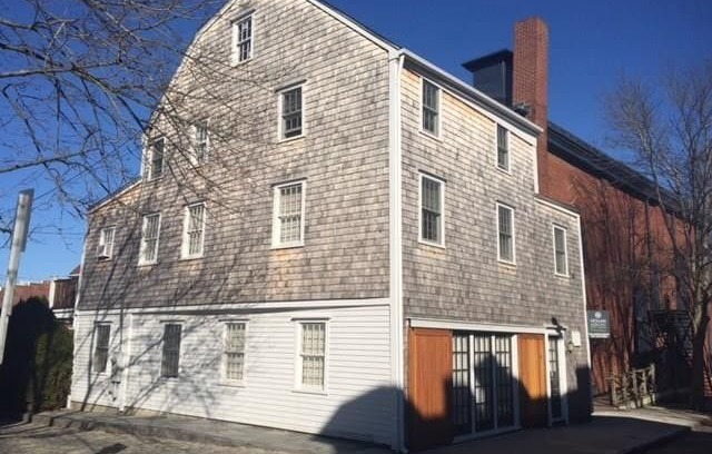 Newport House | Peleg Barker House. Spacious & newly renovated.