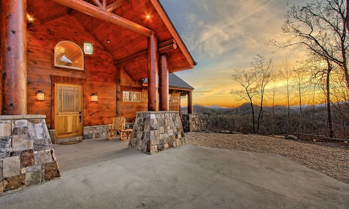 Clayton Cabin | Rustic Luxury & Long Range Views in Clayton, GA