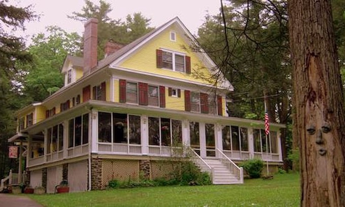 Canadensis Bed & Breakfast | Pocono Victorian Manor House B&B