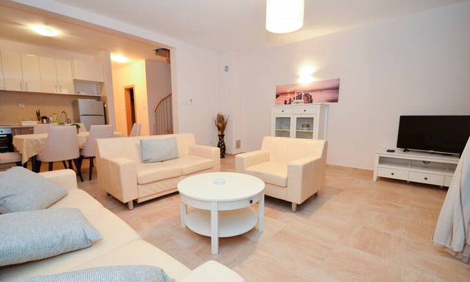 Kamenari Apartment | Luxury 100m2 seaview flat with swimming pool 2