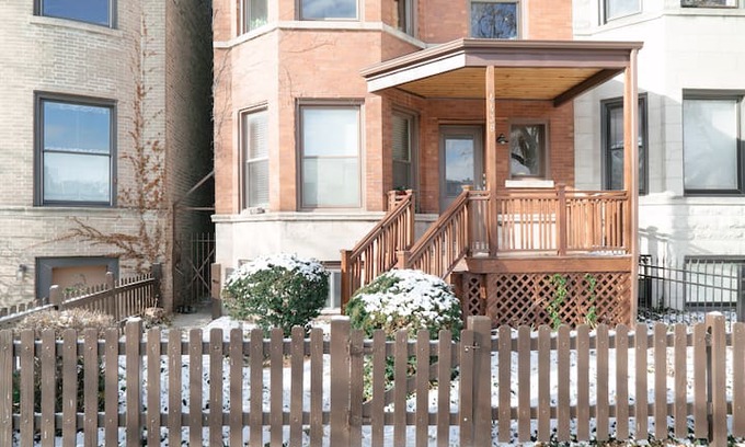 Sheridan Park Apartment | Charming Apt. near Wrigley/Cubs, Ravenswood/Uptown