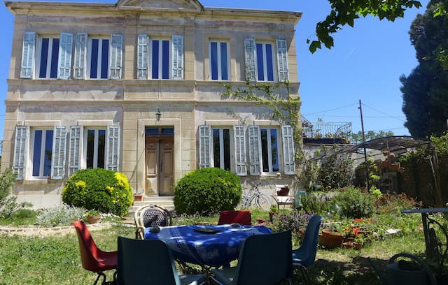 Saint-Andre Apartment | Jardín studio beautiful building close sea Estaque