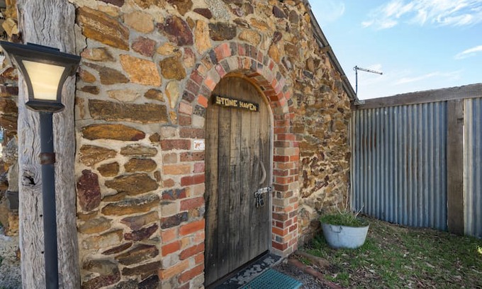 Kangaroo Ground Cabin | Stone Haven-self contained Yarra Valley Guesthouse