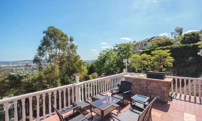 Los Feliz House | Spectacular View minutes to Griffith Observatory