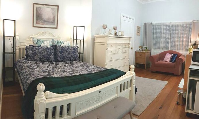Sawyers Gully House | Rural retreat close to town, in the Hunter Valley.