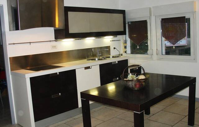 Sainte-Suzanne Apartment | Chambre Privée dans une colocation. CH3