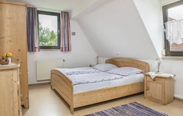 Iphofen House | Erlebnisbauernhof Stierhof, (Iphofen-Dornheim), Doppelzimmer mit Dusche und WC