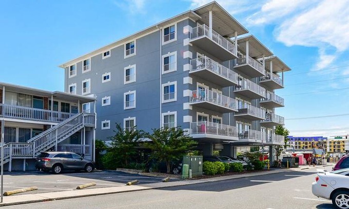 Midtown Ocean City Apartment | *NO GUEST SERVICE FEE* Whispering Sands 401