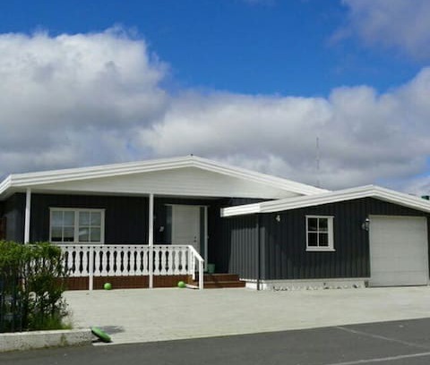 Grindavik House | Beautiful house in Grindavik - Sleeps 7+