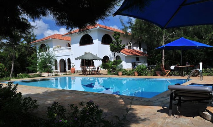 Mtwapa Villa | White Cliff Villa/luxury beach life