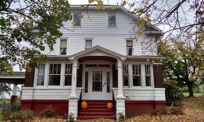 Numidia House | Fish & Loaves Bed and Breakfast - Mt View Suite