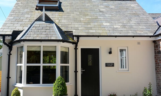 Ruthin Cabin | Cedar Tree Cottage