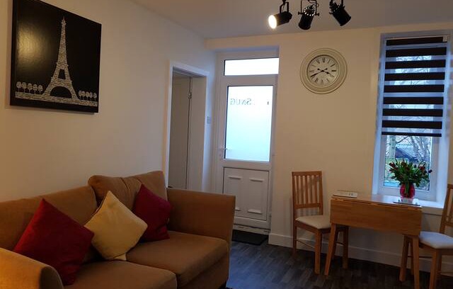 Ainley Top Apartment | The Snug Lindley