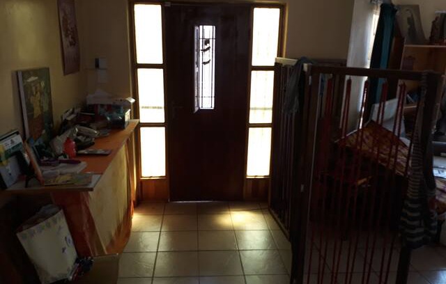 Windhoek House | Om Khoes - family home (shared & single bedrooms)
