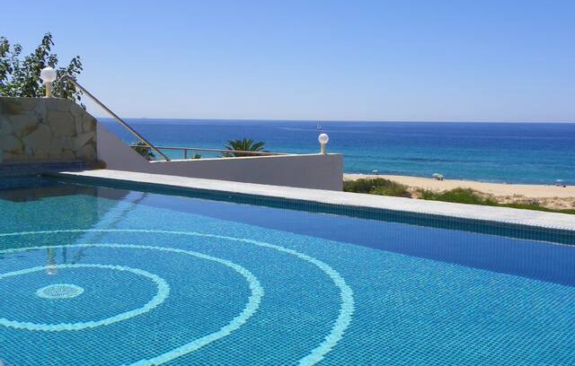 Atlanterra Villa | Villa única en frente de la Playa de los Alemanes